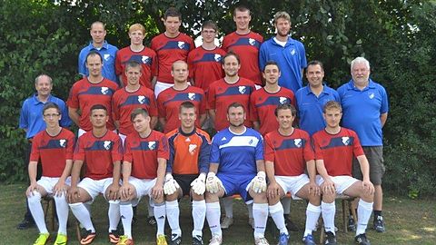 Oben von links: Michael Kieslinger, Michael Gundermann, Kevin Schwarz, Heiko Sturm, Andre Sturm, Christoph Hochreuther
Mitte von links: Spielleiter Reinhard Däublein, Bernd Böhmländer, Steffen Ulrich, Fabian Stanelle, Robert Hörauf, Daniel Hasselmeier, Spielleiter Simon Kapp, Trainer Edmund Schwarz
Unten von links: Tobias Rupp, Joshua Muser, Joachim Sturm, Fabian Baumann, Patrick Reul, Michael Held, Michael Geißelbrecht