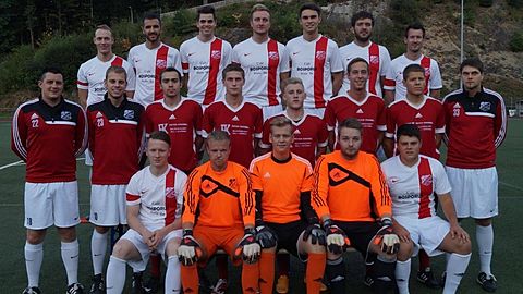 hintere Reihe von links: Alexander Wück, Burak Asik, Jakob Gritsch, Manuel Seger, Markus Friesen, Stefan Kohler und Dennis Kiefer

mittlere Reihe von links: Patrick Kiefer (Trainer), Daniel Hees (Co-Trainer), Luca Lindenthal, Marius Maier, Marvin Maier, Tobias Schulz, Axel Rümmele und Sebastian Lauber (Co-Trainer)

vordere Reihe von links: Marcel Heinze, Jörg Behringer, Tobias Steinebrunner, Christian Held, Kevin Thoma

es fehlen: Maximilian Keller, Jan Breh, Nico Lämmle, Ümit Kuruagac, Dominik Lauber und Stefan Steinebrunner