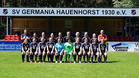 Trainer Marc Bethge, Sibel Kizilbayrak, Anja Kamphues, Corinna Roß, Lisa Schoppe, Lara Gremplinski, Hanna Scheipers, Karolin Theele, Monika Lapkiewicz, Trainer Michael Hege
vorne links:
Kira Groß, Nina Schürmann, Finja Ahaus, Jil Schwarz, Eva Löckemann, Michelle Pruß, Sophie Busmann, Janine Storm, Saskia Heinze, Tina Wewer
Es fehlen:
Mona Hille, Sarah Schillinger, Nadine Rottwinkel, Jennifer Rottwinkel, Eileen Schulze, Anna Valk, Lisa Hille, Marcie Pruß