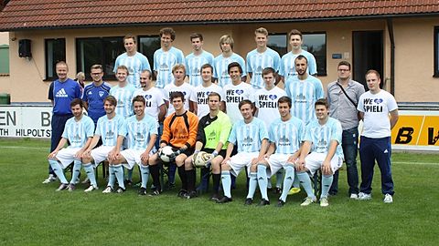 Hinten von links nach rechts: Kohl Marcel, Distler Michael, Just Patrick, Löhner Marco, Scheubeck Maximilian, Hausmann Sven
Mitte von links nach rechts: Trainer Ihlow Wolfgang, Richter Felix, Dillmann Matthias, Regler Sebastian, Kindt Björn, Dürschinger Julius, Seiter Maximilian, Kasan Sven, Usoyan Sergo, Spielleiter Hochreuther Fritz, Betreuer Wagner Stephen
Unten von links nach rechts: Weikelmann Sebastian, Gsänger Jonas, Drechsler Florian, Lochner Sebastian, Manlik Kevin, Piewak Benedikt, Weißauer Florian, Scheubeck Moritz