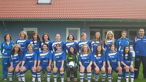 Hintere Reihe von links: Corinna Ach, Sabrina Wittmann, Laura Schießl, Martina Irlbacher, Sabrina Meindl, Teresa Lindner, Anna Landgraf, Barbara Graf, Anna Rappl, Susi Lang, Trainer Erhard Bock
Vordere Reihe von links: Jasmin Ries, Nicole Koller, Corinna Völkl, Rebekka Wild, Annika Zielbauer, Daniela Lepke, Susi Sturm, Natalie Irlbacher, Helena Loth
es fehlen: Evi Rupprecht, Magdalena Schnupfhagn, Monika Irlbacher, Raphaela Metzger