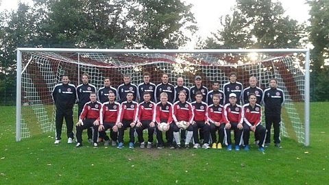 In Schwarz von links nach rechts: Trainer Marcel Lorenz, Athletik-Trainer Jens Roth, Sebastian Nau, Daniel Thomas, Yannik Franzen, Pascal Kölchens, David Klassen, Michael Thomas, Franco Benedetto, Marc Pastuovic, Marvin Schuhmacher, Tobias Herges 
In Rot von links nach rechts: Pierre Conrad, Matthias Staar, Marco Zimmer, Andre Conrad, Christian Bauer, Kent Wagner, Maik Frenzer, Michael Metzen, Patrick Schweisthal, Patrick Witzenrath
Es fehlen: Co-Trainer Christian Nonn, Ralf Wywall, Robin Anton, Julian Bach, Raphael Kropp, Tobias Kropp und Carl Debus
