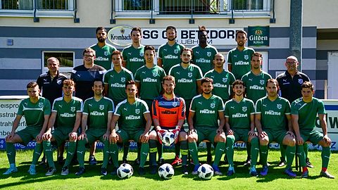 hinten, von links
Mirkan Kasikci, Ali Yasar Yilmaz, Niklas Spies, Ebrima Tampa, Nasir Hashimi

mitte, von links
Stefan Hoffmann (sportl. Leiter), Michael Kasprzak (Betreuer), Christian Stark, Tobias Erner, Rilind Kuci, Mohamed El Aissati, Alan Krause, Ingo Neuhaus (Trainer)

unten, von links
Gian Luca Puligheddu, Kolja Weeken, Milad Shaiklar, Kadir Semiz, Kevin Groß, Erblin Kuci, Mohamed Houta, Kriztian Törteli, Maurizio Puligheddu

Auf dem Bild fehlen:
Ersel Sahin, Butrint Jashari und der TW-Trainer Alexander Zöller