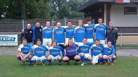 stehend v.links:Betreuer Bayerl Marco,Trainer Friedl Alexander,Kieschnick Marcel,Cislaghi Thorsten,Faltermeier Jörg,Götz Dominik,Mahler Michael,Pronath Oliver,1.Abteilungsleiter Friedl Johannes,
knieend v.links:Deml Stephan,Wolter Michael,Stefan Jäger,Grüßel Florian,Mehrl Stefan,Binner Patrick,markus Purrer