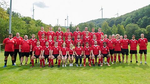 Kader der ersten und zweiten Mannschaft und Vorstand