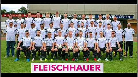 Obere Reihe v. l.: TW-Trainer Andreas Moscarda, Co-Trainer Michael Jansen, Phillip Capocci, Philipp Klöckner, Dominik Bröcker, Matthias Jansen, Marco Thonnard, Driton Berisha (nicht mehr im Verein), Dennis Ormanns (nicht mehr im Verein), Tim Grandrath, Frederik Bröcker, Dennis Bröcker, Thorsten Heller (nicht mehr im Verein)
Mittlere Reihe v.l.: Betreuer Ulrich Nelles, Stefanos Ntouskas, Chamil Kottege, Avnija Bejzak (nicht mehr im Verein, Manuel Heinrichs, Kosta Ntouskas, Max Kalter, Alex Lingens, Sebastian Linn, Nils Körver, Patrick Dolfen, Co-Trainer Heinz-Werner Nelles, Trainer Christian Kottege
Untere Reihe v. l.: Steffen Neumann, Egzon Berisha, Daniel Schaffrath, Nico Flatten, Andreas Kuhn, Lukas Rixen, Dean Witt, Alaudin Berisha, Pascal Kuckhoff
Es fehlen: Emran Sadrija Krasnici, Marc Lohbusch und Dominic Mürkens