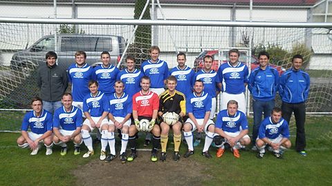 oben v.l.n.r. Seidl Reinhard, Miethaner Bernhard, Wipp Andreas, Raab Andreas, Eckl Matthias, Breu Florian, Egner Robert, Landgraf Thomas, Laumer Robert, Bergbauer Markus
unten v.l.n.r. Maier Dominik, Miefanger Alois, Wagner Mario, Maier Andreas, Höpfl Josef, Vogl Thomas, Lorenz Paul, Di Napoli Riccardo, Holzapfel Johann