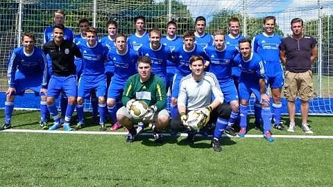 hintere Reihe v.l.: Christopher Funkel, Gari Zygunov, Stephan Jansen, Simon Hilliges, Marc Ingenfeld, Tobias Ingenfeld, Rainer Hoffmann, Christian Böhme, Trainer Markus Francken.
mittlere Reihe v.l.: Thomas Kallen, Eren Otlu, Marvin Demasi, Florian "Kneppo" Knepperges, Simon Seiler, Rene Rothausen, Andreas Jansen, Daniel Grüßem.
vorne: Tobias Böhme und Stefan Schmitz