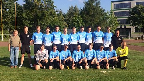 h.R.v.l. Gerd-Betreuer, Steffen Kräuter-Physio, Christin Diekmann, Tilman Roos, Christian Steinke, Kevin Weber, Max Herzog, Florian Pannwitz, David Namshaa, Steven Brehmer, Tobias Bea, Thomas Wilke-Trainer
v.R.l. Timo Wacker,Vincent Christel, Alex Schellbach, Steven Plitt, Tom Sindermann, Lukas Anders, Bastian Simon, Danny Kilian, es fehlen Marcus Hildebrandt und Muja Avdyli und Co-Trainer Norbert Meier