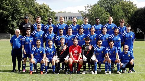 Hintere Reihe (von links nach rechts):
1.	Chef-Trainer Bilal Fezzani
2.	Sascha Möllmann
3.	Reid Osei
4.	Kapitän: David Möllmann 
5.	Spielender Co-Trainer Deniz Fahri Batman
6.	Erenay Bektas
7.	Ridvan Yakubu Usmanu
8.	Philipp Demler
9.	Arnel Terzic
 
Mittlere Reihe (von links nach rechts):
1.	Physiotherapeut: Jürgen Hornning
2.	Izzet Yilmaz
3.	Arbnor Feka
4.	Jason Tylor Romagnoli
5.	Ertunc Turan
6.	Vize-Kapitän; Marko Djurdjevic
7.	Hussein Solh
8.	Timur Ertural
9.	Yusef Allouche
10.	Ümit Ertural
11.	Fabian Strattmann
 
Vordere Reihe (von links nach rechts):
1.	Mücahit Öztürk
2.	Mohamed Lamine Jegham
3.	Okan Celik
4.	Sebastian Faßbender
5.	Ajara Djamal Ehlert
6.	Wassim Jabri
7.	Mert Eroglu
8.	Betreuer Paschalidis Paradieses Paraskevas
 
Es fehlt:
•	Ümit Mutlu
•	Zeugwart Mark Brühan