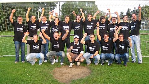 Die Aufstiegsmannschaft 2008/2009. Oben von links: Abteilungslieter Anton Züringer, Michael Ordosch, Christoph Weber, Fabian Ortlieb, Christian Dengler, Markus Ordosch, Dominik Uhl, Matthias Wöhrle, Benjamin Schmid, Hans Haite, Martin Schmid. 
Unten von links: Spielertrainer Holger Nittka, Sebastian Feustle, René Herdlitschka, Florian Steber, Daniel Uhl, Tobias Schnitzler. Es fehlen: Stefan Dengler, Alexander Kistner, Kadir Koruk.