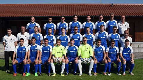obere Reihe stehend von links: Darius Postweiler, Stefan Jungbauer, Chris Ansel, Lucas Maier, Patrick Binder, Timo Bross, Lorenz Wanner, Peter Käßemodel (Spielleiter)
mittlere Reihe stehend von links: Frank Fahrner (Trainer),Joachim Ender (Abteilungsleiter), Lukas Brodrecht, Andreas Wolpert, Michael Nagel, Simon Petersen, Mehmet Celik, Stefan Mitschele, Stefan Häußler, Jürgen Müller (Co-Trainer)
sitzend von links: Alexander Nagel, Michael Dobrath, Lukas Stieb, Attila Postweiler, Sven Marquart, Stephan Hartmann, Hasan Demir, Patrick Baur, Stefan Schlanderer
auf dem Bild fehlen: Benjamin Schäfer, Andreas Lange, Daniel Häußler, Jan Maier, Denny Stein und Eric Schmengler