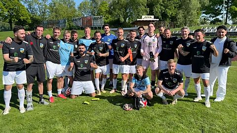 Hintere Reihe von links: Berat Kasumi, Spielertrainer Michael Hildmann, Lars Jaud, Kevin Wohldann, Alexander Kinder, Benedikt Huber, Adonis Isufi, Kenan Zienc, Lavdim Isufi, Jonas Sailer, Michael Wagner, Tobias Hildmann, Konstantin Sakowrjaschin, Dominik Riedinger, Rudolf Kine, Berkan Yilmaz

Vordere Reihe von links: Alban Nuraj, Daniel Kraft, Nico Zoch