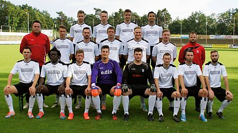 Hintere Reihe: Tim Strey, Jacob Naskrenski, Philipp Noack, Mohammad Bayat
Mittlere Reihe: Co-Trainer Michael Neumann, Marius von Knoblauch, Stefan Vrazilov, Manuel Stöcker, Nico von Knoblauch, Patrick Rose, Trainer Marcel Niespodziany
Vordere Reihe: Martin Zeume, El Paflo Idriss, Dennis Lucke, Tim Patze, Michael Petzold, David Schäfer, Kevin Backhaus, Christoph Hanke