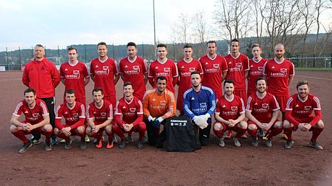 h.v.l. Trainer Guido Mertens, Robin Zimmer, Tobias Lebert, Marcus Georgi, Alexander Knipp, Kai Langer, Florian Groß, Jens Honnef, Johannes Simons, Daniel Jansen
v.v.l. Tobias Groß, Andre Winnen, Patrick Bühl, Tobias Hoss, Hussein Yassine, Maximilian Mies, Kevin Mießeler, Lukas Lebert, Rainer Vus