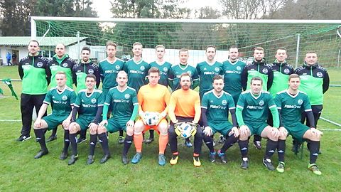 O.R.v.l.n.r. Thorsten Fries(Betreuer); Peter Fuchs(Trainer); Robin Witzel(Trainer); Alexander Wientjes; Marc Piro; Tim Schuler; Kamil Kuzniak; Dimitrij Haak; Andre Barth(1.Kapitän); Mathis Wittig; Christian Barth; Pascal Galliegue(3.Kapitän)
U.R.v.l.n.r. Marvin Keller; Jan-Luca Loth; Jannik Hahn(2.Kapitän); Robin Werner; Matthias Bock; Kevin Arend; Udo Biewer; Darius Straub