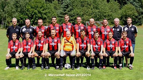 hinten v.l.: 1.Vorstand Höng Alois, Trainer Brummer Franz, Stephan Florian, Dimou Georigos, Hartl Bernhard, Hartl Andreas, König Christian, Kitzlinger Thomas, Trainer Langmeyer Dieter, Betreuer Martin Meindl
vorne v.l.: Plennis Sebastian, Wellner Johannes, Petermichl Rolf, Klosterhuber Stefan, Bergmeier Thomas, Höng Michael, Loose Fabian, Pfefferkorn Ralph, Binder Manuel