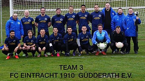 TEAM III - FCEG
v.o.l: (B) Rainer Dahner, Antoniois Kanontzidis (C), Andre Betzelt, Cem Zorlukol, Kevin Krengel, Joel Flocken, Markus Meier, David Dickmeiß (T), Mike Kreutzer, Christian Mösges (B)
v.u.l: Mouhamed Ben Amor, Rudolf Rotau, Jeton Fazlin, Mihaita Raveica, Sebastian Schröter, Nicolae Puia, Andreas Krull (TW), Christian Heirbaut (ETW)
Es fehlen: wie immer der Rest