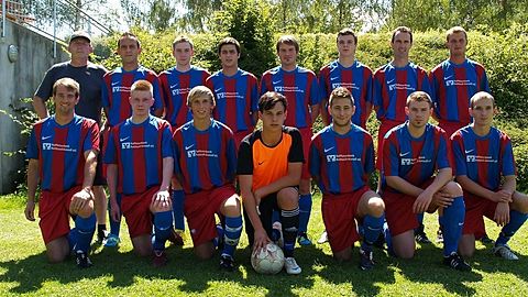 hinten v.l.: Trainer Helmut Holzapfel, Michael Kronfeldner, Marco Pilmeier, Michael Wanninger, Christian Baumgartner, Pascal Fischer, Armin Lukas, Matthias Stahl;
vorne v.l.: Richard Schneider, Dominik Schreiner, Alexander Högerl, Fabian Liedtke, Franz Brandl, Sebastian Kühn, Josef Stelzl