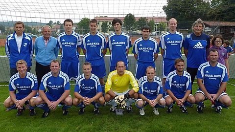 Hinten li. Vorstand Guggenberger Erwin,2.Vorstand Hans Schneil,Kapitän Kappelmeier Rainer,Guggenberger Martin,Eckmeier Marius,Leeb Thomas,Pellkofer Christoph,Trainer Eckmeier Galli,Co Trainer Eckmeier Yannick,Vorne li. Wallner Christoph,Hiergeist Markus,Huber Michael,Weikl Hans,Bergmeier Alexander,Pichotka Philipp,Weichselgartner Jochen