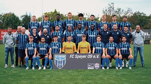 Obere Reihe: Thomas Meier, Felix Funk , Prince Jubin, Kalle Wunder , Baris Barut, Cihan Özbas, Elias Burkert, Bruno Cruz, Selim Avci

Mittlere Reihe: Sportvorstand Andreas Eichholz, Finanzvorstand Josh Schwartz, Günni Günni Stumpf, Physiotherapeutin Nikki Krick, Teammanager Daniel Kretzler, Onur Yildirim, Julien Jubin, Jonah Laboard, Kelly Botha, Trainer Fabian Eck, TW-Trainer Steffen Jäger, Behcet Öztürk, 1. Vorsitzender Elef Konstanakis

Untere Reihe: Marcel Lassak, Agi Goulas, Simeon Bauer, Jan Vellbinger, Marc Wörlitz, Luca Rübel, Jorgo Goulas, Sportlicher Leiter Christoph Gass

Es fehlt: Can-Luca Kilic