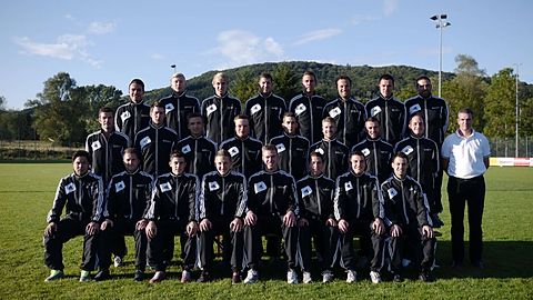 o.v.l.: Schuster, Rupp, Sungen, Junk, Emmerichs, Weber, Romanczyk (TW-TR), Häb (TR)
m.v.l.: Haas R. (Sp-Lt.), Schenk, Rasskasow, Bauer, Diederichs, Kauth, Mayer, Haas D. (Co-TR), Kirwel (Sponsor/ Telestar)
u.v.l.: Vu, Blass, Schmitt, Wickert, Schneider, Kirwel, Kutscheid, Kees