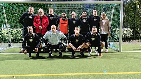 stehend von links: Adrian Bartylla, Trainer Herbert Hochheim, Patrick Bartylla, Baris Kahriman, Markus Pischke, Recep Canak,Tim Hochheim, Betreuerin Karin Hochheim Sitzend von links: Abdurrrahman Sevimli, Thomas Mans, Benjamin Unterhofer, Fatih Demirbag. Es fehlen: Hassan Achkir, Mario Berk, Ali Demir, Hasan Farhat, Mesut Demirbag, Abdullah Toktas, Sabit Alimanovic, Mehmet Azizoglu