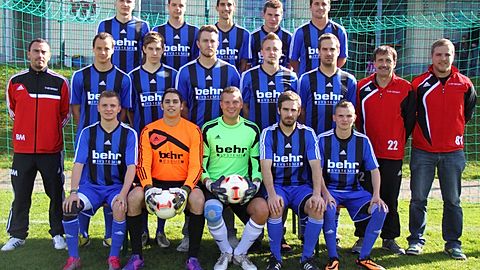 hintere Reihe von links: Peter Rohrmoser, Marco Kamberger, Pascal Wahle, Stefan Linder, Tobias Wagner; 
mittlere Reihe von links: Spielertrainer Marco Brade, Nico Kamberger, Patrick Hofmann, Michael Wolf, Sebastian Burger, Marko Eibl, Betreuer Alfred Schmid, Spielleiter Günther Holzer; 
vordere Reihe von links: Florian Rohrmoser, Fabio Rizzo, Dominik Rief, Patrick Eibl, Michael Rohrmoser