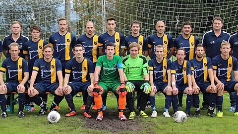 v.l.o.: Thomas Stangl, Martin Amberger, Eugen Ditler, Stefan Geiger, Stefan Wittenzellner, Thomas Kroner, Michael Stangl, Alexander Weber, Karim Baalla, Betreuer Christian Klessinger, Trainer Marco Gatzmaga
v.l.u.: Marco Kroiss, Patrick Bernreiter, Sigfrid Buss, Stefan Wittenzellner, Patrick Gigl, Johannes Eckart, Thomas Vazquez, Gian Carlo Esposito, Christopher Wenig