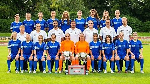 h.v.l: Emilie Rapp, Josefine Leschik, Anna Vidovenyecz, Pia Schmid, Tamina Stecinsky, Michelle Wörner, Paula Vorbeck, Sandra Borowski, Lena Sender  

m.v.l: Heike Hofmann (Abteilungsleiterin), Marc Pflieger (Teammanager), Hoshyar Aziz (Physiotherapeut), Saban Uzun (Trainer), Alexander Schick (Trainer), Andreas Bellon (Torwarttrainer), Malte Hartmann (Athletiktrainer)

u.v.l: Bianca Blöchl, Stefanie Grimm, Bianca Brösamle, Athanasia Moraitou, Antonia Knupfer, Nicole Vuk, Jasmin Ballach, Anja Selensky, Selin Münz, Aline Böhringer

es fehlen: Janina Kern, Janine Wesselsky