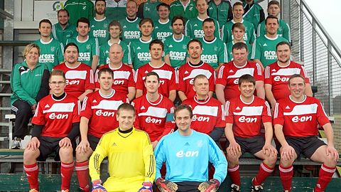 1 Reihe v. links: Florian Dirnberger, Michael Schliffenbacher
2 Reihe v. links: Georg Angelsperger, Simon Brunner, Markus Huber, Andreas Rothlehner, Helmut Danuer, Michael Selmeier
3 Reihe v. links: Betreuerin Martina Hirsch, Andreas Grötzinger, Klaus Bauer, Tobias Eberl, Andreas Wimmer, Josef Niedermayer, Andreas Kummer
4 Reihe v. links: Robert Rothlehner, Stefan Deingruber, Sandro Lude, Jacob Brunner, Christian Brandl, Walter Winkler, Thomas Baumgartner, Wolfgang Lagleder
5 Reihe v. links: Alexander Hirsch, Soner Özkan, Florian Lang, Oliver Hirsch, Florian Ramelsberger, Daniel Grötzinger, Michael Auer
6 Reihe v. links: Trainer Christian Leitner, Daniel Henghuber, Betreuerin Christina Hirsch, Robert Mooser, Abteilungsleiter Hanns Brunner, stellv. Abteilungsleiter Stephan Eberl