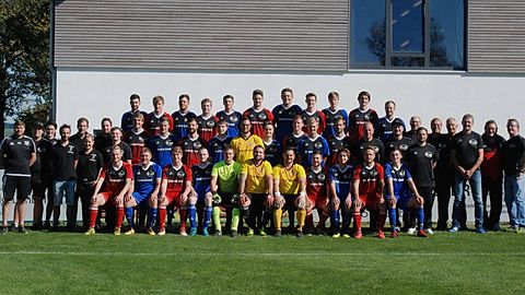 SG Bertoldshofen Sulzschneid. 1te und 2te Mannschaft mit Trainer- und Betreuerstab