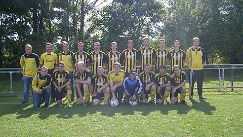 hinten v. l.: Ehrengruber Markus, Winkler Hubert, Lögl Tobias, Gumpert Dominik, Weiß Tobias, Vogt Michael, Maushamer Armin, Pfitzinger Andreas, Knaupp Jochen, Beck Denis, 

vorne v. l.: Weiß Stefan, Beck Markus, Dorner Florian, Schleußinger Sven, Schlerf Andreas, Pfaller Marcus, Schäl Christopher, Beck Peter, Reichart Chris

es fehlen Schneider Florian, Röttenbacher Marc, Lang Alexander, Knaupp Fabian