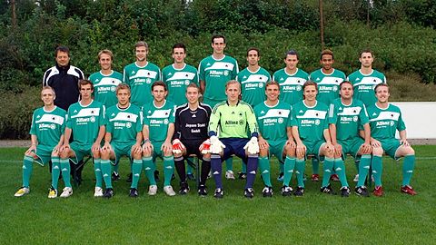 Hinten (von links): Ralf Jaser (Trainer), Christopher Utz, Sebastian Hessenberger, Andreas Fritz, Manuel Gleich, Norbert Szimhardt, Denny Vojtischek, Benedikt Danquah, Mathias Rems

Vorne (von links): Maximilian Broeckx, Peter Bischof, Valentin de la Motte, Marco Gühl, Tobias Kernbach, Timo Lott, Yannick Colberg, Martin Swidersky, Sascha Ackermann, Manuel Swidersky

Beim Fototermin fehlen: Nico Höhne, Florian Kröss, Christian Paul