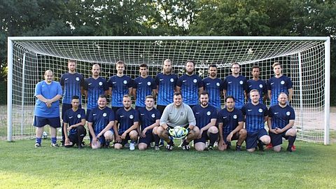 Teile der 2. und 3. Mannschaft in der Saison 2019/2020: obere Reihe von links: Sebastian Oberbillig (Trainer 2. Mannschaft), Stephan Minden (Co-Trainer 2. Mannschaft), Daniel Weber, Eric Geldmacher, Yazan Altahan, Christian Altmaier, Maik Rudolph, Daniel Kasperek, Julian Maus, Nadir Pieper, Lorenz Stein untere Reihe von links: Hieu Hoang, Pascal Deutschen, André Lenz, René Ferreira da Rocha, Benedikt Maxheim, Alexander Paul, Dennis Rieder, Timo Heller, Alexander Lieder (Co-Trainer 2. Mannschaft)