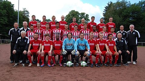 o.v.l.: Knoche, Gaßmann, Winter, Kremser, Droste, Ajro, J. Schneider, Seemann, Kleinschmidt.
m.v.l.: Betreuer Meurer, Co-Trainer S. Kobsch, Yassine Dit Sayet, Wirtz, Campagna, Balim, Schweda, Reuber, Cansiz, Kouame, Neumann, Özcan, Trainer Gaißmayer, Team-Manager Szymanski.
u.v.l.: Präsident Zorr, Temel, Kinkler, Taki, Heyn, Hendricks, Gemmeker, Müller, Oustabasidis, Betreuer D. Schneider.
es fehlen: Durdu, Yildiz, Höller