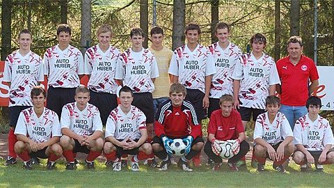 hi.li.Weinzierl Kevin,Hartenberger Kevin,Bloch Michael,Simon Hartenberger, Zellner Andreas,Scheifl Andreas,Nothaft Christian,Alfred Stöckl,Trainer; Brunner Christian,vo.li.Götz Florian,Hormann Bene,Bernhard Leuser,Tobias Pritzl,Gotthart Stöckl,Brunner Tobias,Scholler Christian