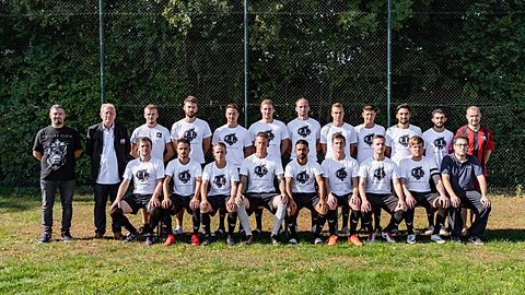 1. Mannschaft Fc 1924 Schrobenhausen 
unten von rechts/ ernesto (Betreuer), Tobias Meßmer, Patrick Breitshammer, Denis Bivol, Ali Ay, Patrick Leuner, Tobias Grillmaier, Besart Hoxha, MH7, 
stehend von rechts/ Stephan Rausch (Sportlicher Leiter), Marian Costea, Oghuzhan Halici (Trainer), Marcus Biskup, Tobias Schmid, Tomislav Vuckovic, Thomas Mayr, Andreas Mayr, Michael Ruhland, Tobias Schaffnitzel, Winnfried Buchart (Präsident), Sezer Urun (Sponsor)