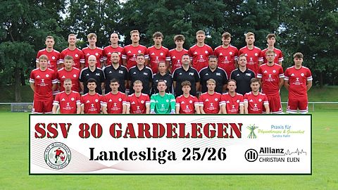 HINTEN VON LINKS: Joel Härting, Fabian Beck, Ben Wolter, David Scheinert, Xaver-Dan Haak, Leonard Karl Kuthe, Anton Tegge, Maurice Bogdahn, Max Kohlhas, Mika Helmuth, Nils Wannagat, MITTE VON LINKS: Martin Gille, Felix Kutschki, Trainer Andreas Kulina, Teammanager Daniel Burkardt, Trainer Nathanel Hopperdietzel, Physiotherapeutin Christina Tegge, Betreuer Pascal Mattheis, Betreuer Stefan Rabe, Torwarttrainer Fritz-Martin Eggert, Florian Scheinert, Malte Peer Hirschfeld, VORNE VON LINKS: Malte Schönfeld, Adam Ben Ali, Maksym Berezovski, Beat Schilling, Torben Lindecke, Chane Maurice Kempe, Frank Fehse, Lukas Biermann, Clemens-Paul Berlin, ES FEHLEN: Co-Trainer Mario Förster, Emilio Schöne, Till Räcke, Hannes Schreiber, Daniel Stehr, Michel Bergner, Patrice Goudou