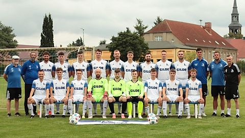 h.R.v.l.: Harald Plamp, Jürgen Wust, Paolo Provenzano, John Eschner, Tristan Kruse, Niklas Endert, Niklas Heisinger, Louis Felipe Enke, Michel Armbruster, Ole Sandmann, Tobias Endert, Matthias Von der Weth, Jürgen Wust, Thomas Seidelt
v.R.v.l.: Jay Emig, Justin Schuh, Maximilian Kramer, Matthias Heilmann, Hendrik Niegengerd, Christian Kramer, Noah Täger, Timo Wendler, Nico Hennig