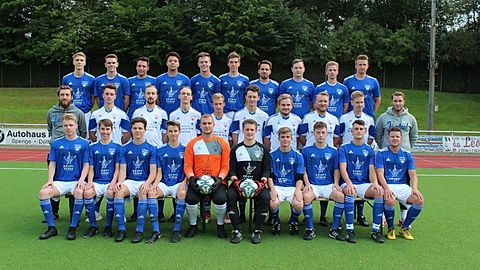 Obere Reihe von links: Lennart Janzen, Robin Steffen, Julian Schmidt, Tristan Grothaus, Marvin Scholz, Jannis Koch, Luis Langert, Robin Brünger, Nick Landwehrmann, Marco Thomulka
Mittlere Reihe von links: Trainer Tim Tornow, Marius Wrede, Andreas Schaffner, Nicholas Rinne, Bruno Kelber, Jonas Raddatz, Christian Bleck, Janis Bönisch, Timm Welscher, Co-Trainer Mark Neumann
Vordere Reihe von links: Erik Landwehrmann, Ole Koch, Lasse Knodel, Lennart Koch, Benjamin Lindemann, Jannik Koletzko, Nils Juffernholz, Lennart Pradel, Safet Mesic, Christoph Seibert
