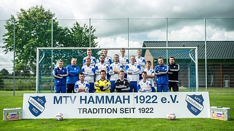 Hintere Reihe v.l.: Bendix Kließ, Jonas Petruck, Tjorven Middecke, Christian Markau
Mittlere Reike v.l::Christian Meybohm (Betr.), Heiko Reinboth (Obmann), Lukas Fuchs, Axel Bube, Michael Breuer, Michael Suhr, Patrick Böttjer, Niels Landgraf(TR), Karsten Sorge(TR)
Vordere Reihe v.l.: Christoph Jezior, Danny Schomaker, Sönke Haack, Bastian Vollmers
Es fehlen: Lars Breuer, Eike Gooßen, Christoph Mügge, Torben Schröter, Sven Böttjer, Nils Eckhoff, Björn Gebers, Ole Holst, Robert Plaumann