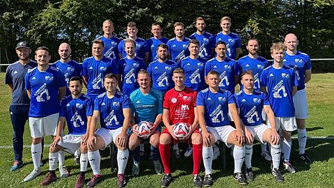 Untere Reihe v. l.: Azger Maiser, Kay Clasen, Henrik Möbius, Luca Hutmacher, Leonard Kreutz, Pascal Pleus
Mittlere Reihe v.l.: Christoph Offermann (Trainer), Lukas Claßen, Niklas Heinrich, Steffen Prinz, Maximilian Hallmanns, Nico Zimmermann, Pascal Nießen, Sven David, Lars Lessmann, Nikita Brik, Lukas Mevissen
Obere Reihe v.l. Alexander Kreutz, Luca Wirtz, Max Prinz, Niklas Cremer, Florian Vohsen, Leon Zimmermann