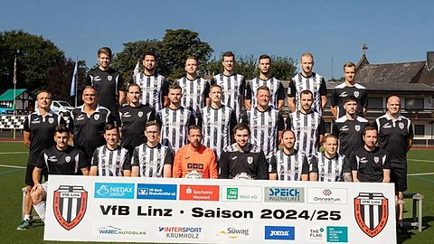 Oben von links:
Hendrik Pront, Emil Runaklic, Maximilian Schwarz, Christian Wambach, Maximilian Nikolay, Mika Reinhardt, Jannik Lapo

Mitte von links:
Jan Erik Grunewald (Co-Trainer), Kevin Schopp (Trainer), Christopher Busch, Timo Hecken, David Boden, Justin Mahle, Michael Gören, Tobias Dünnebier, Daniel Boden (Co-Trainer)

Unten von links:
Dominic Wittenberg, Fabiano Collu, Lukas Simon, Bastian Thran, Dennis Ringel, Niklas Heuser, Paolo Galluzzo, Korbinian Wester

Es fehlen:
Finn Hennerkes, Kai Jäger, Tobias Weber, Yannik Stüber, Benjamin Wildhirt, Björn Schneider, Valerio Sama, Ben Mönch, Jon Düsel, Justin Jaspert, Harun Celtin, Markus Hausschild, Markus Prassel