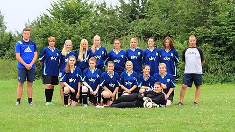 Hintere Reihe : Co-Trainer Max Ellner, Nadine Hoffmann, Melanie Jungbluth, Laura Baumann, Lisa Veith, Ayse Himmler, Lea Weber, Joelle Ernst, Silja Leineweber und Coach Jürgen Hoff
Vordere Reihe : Natalie Skorupa, Viola Speck, Caroline Biko, Louise Pender, Celine Ernst, Sandra Feigel Liegend : Angelika Braun Es fehlen : Anna Widerker, Franziska Wörner, Maren Ellner Lilli Skokov und Dana Weber