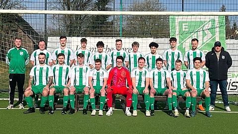 Obere Reihe: Co-Trainer Lars Bongers, Tim Walter, Timm Dörner, Leon Bischoff, Nils Verhoeven, Maurice Krämer, Anthony Braunroth, Mikail Ceylan, Marian Negele, Paul Kornettka, Trainer Jens Braunroth (v.l.n.r.)
Sitzend: Robin Schmeling, Christoph Gülden, Jonas Mühlenkamp, Jonas Bongers, Kai Middelkamp, Timo Buchwald, Florian Kaspers, Yves Stedron, Stefan Bever (v.l.n.r.)