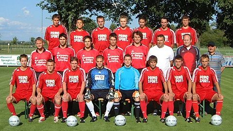 Hinten von Links: Stockmeier Markus, Gardik Stefan, Scheuerer Markus, Will Markus, Stadler Michael, Wellenhofer Thomas, Scheuerer Michael
Mittlere Reihe von Links: Zausinger Andreas, Bauer Raphael, Gloebl Florian, Lang Lukas, Schindlbeck Matthias, TW-Trainer Peter Stockmeier, Trainer Jochen Freidhofer, Abteilungsleiter Martin Huber
Vorne von Links: Glamsch Alexander, Brandl Christian, Stadler Christian, Wehdanner Michael, Hoering Johannes, Brunner Christian, Treitinger Dominik, Glamsch Maximilian