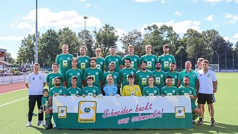 obere Reihe v.l. Nico Perrey, Johannes Wenning, Luca Benjamin Gruttmann, Alexander Vaaßen, Niklas Kühnapfel, Leonard Hintzen, Vincent Tönnis mittlere Reihe v.l. Dustin Tesch, Mark Schiffer, Aaron Peters, Pascal Groß, Abdurrahman Öngün, Evangelos Skraparas, Charalampos Amanatidis, Mehmet Bayrakli, Alwares Totakehl, Heinz Hintzen, Uwe Müller, Kai Linka untere Reihe v.l. Levin Tesch, Oguz Aykac, Timur Arizoy, Gabriel Hardung, Marco Werner, Justin Landwehr, Hannes Jähn, Julian Rahn, Hakan Gelgin# Es fehlen: Daniel Dogan, Aaron Pesch, Tim Jennebach, Yannick Weis