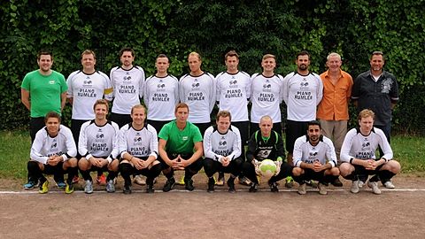 hinten von links:
Co-Trainer Stefan Eschmann, Jörg Amthor, Martin Lehmann, Timo Müllenborn, Philipp Klimaszewski, Denys Mähler, Eugen Schlegel, Pietro Meli, Fitnesstrainer Bernd Brandenburg, TW-Trainer Torben Bach

vorne von links:
Chinedu Okeke, Andreas Hahn, Roland Martin, Shaggy Dieroff, Timm Elenz, Andy Eulen, Kaveh Bashiri, Timo Bieding

(03.08.2013)