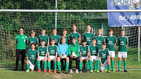 hintere Reihe v.l.: Julian Plate (Trainer), Maurice Reif, Eric Padelat, Louis Thomas, Marcus Roßberg, Christoph Räther, Joris Pöhlmann, Luca Hennig, Lennart Knoll, Finley Weidemann

vordere Reihe v.l.: Noah Hoffmann, Julián Hoffmann, Matti Wirthwein, Collin Sach, Nevio Regenhardt, Kiet Gia Vu, Jermey Tauchert, Raphael Titze